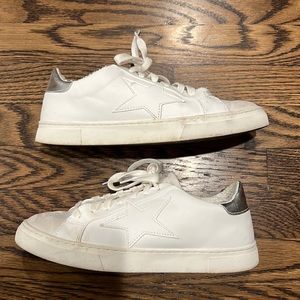 Steve Madden Steven Reeves White Sneaker with Star detail and Silver back. 8.5 M